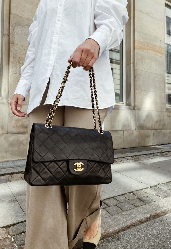 Your Complete Guide to Chanel's Novelty Bags and Minaudières - BagAddicts  Anonymous
